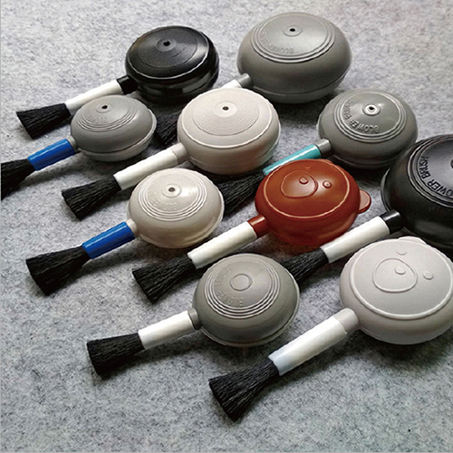 فرشاة نفخ الدب الكرتوني لتنظيف النطاقات أو الأخاديد